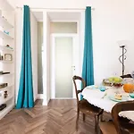 Lux Aurea 4*