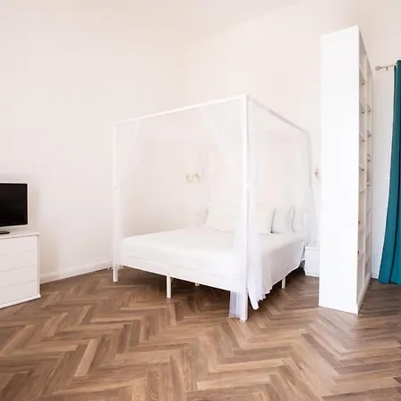 Lux Aurea Bed & Breakfast 4*