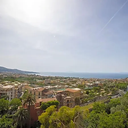 Lux Aurea 4*